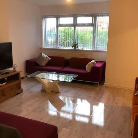 Lovely 3 Bedroom Entire Home With Street Parking - Close To Nec, Bhx Airport - Sleeps 6 Guests Ideal For Contractors & Families Birmingham Luaran gambar