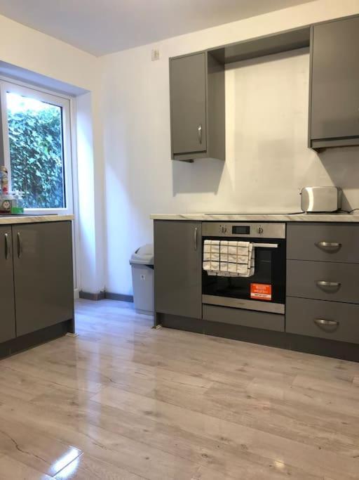 Lovely 3 Bedroom Entire Home With Street Parking - Close To Nec, Bhx Airport - Sleeps 6 Guests Ideal For Contractors & Families Birmingham Luaran gambar