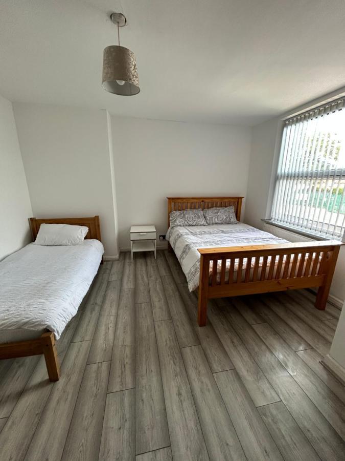 Lovely 3 Bedroom Entire Home With Street Parking - Close To Nec, Bhx Airport - Sleeps 6 Guests Ideal For Contractors & Families Birmingham Luaran gambar